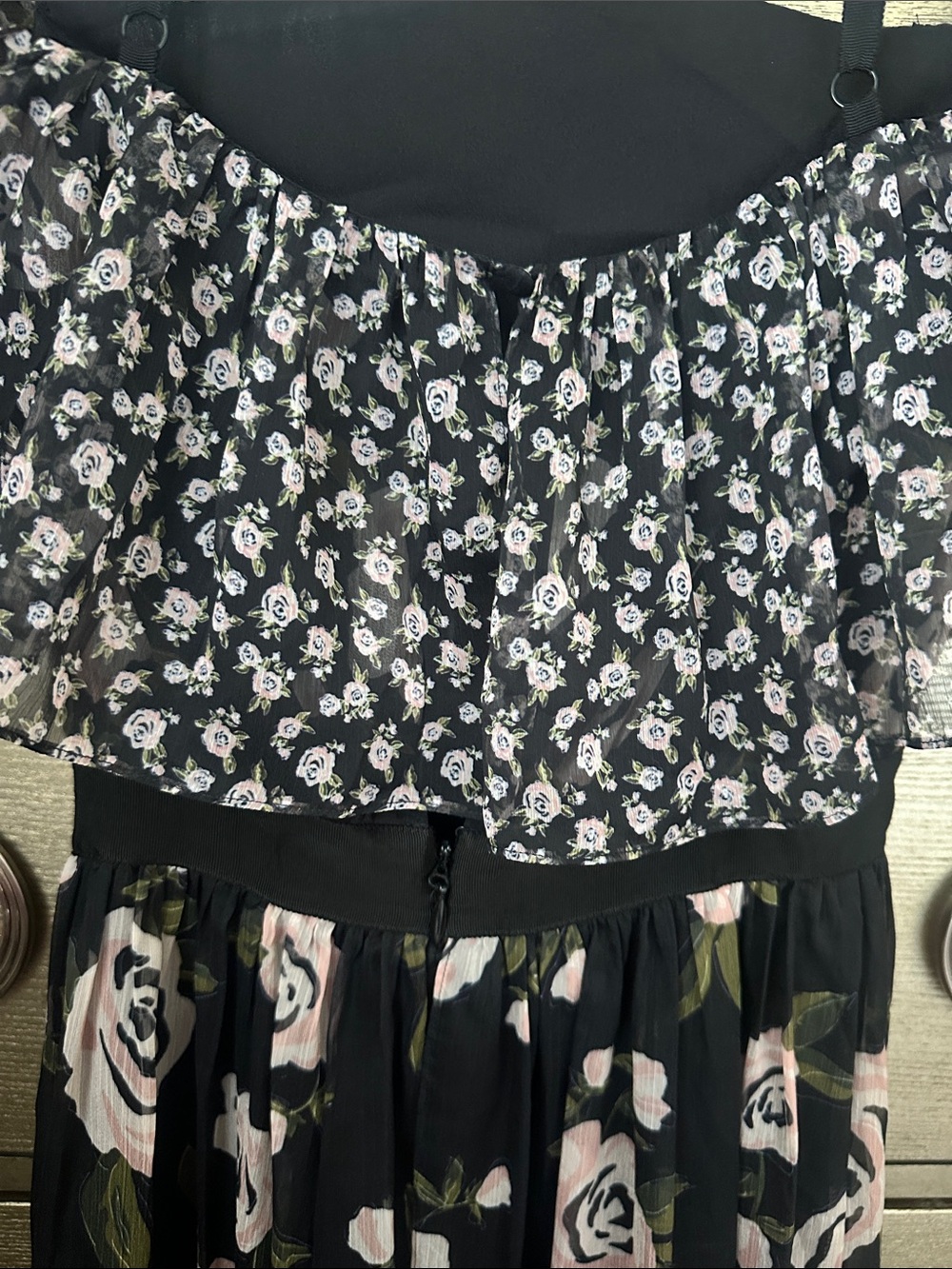 🛍️SALE🛍️ BEBE Black Floral Off-Shoulder Maxi Dress with Ruffle Hem - Picture 6 of 7